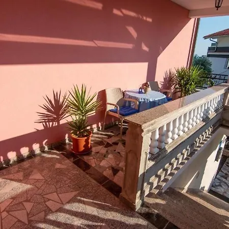 Romano Apartments Guest house