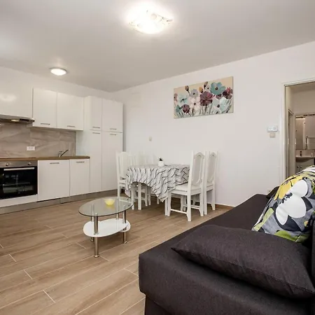 Guest house Romano Apartments