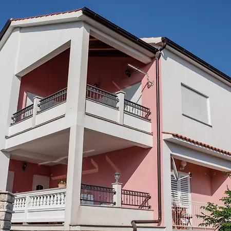 Romano Apartments *